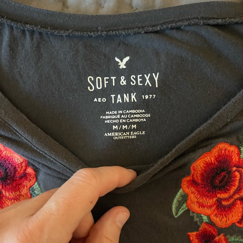 American Eagle Soft & Sexy Tank Top Gray Red Floral Embroidery long viscose - Picture 8 of 8
